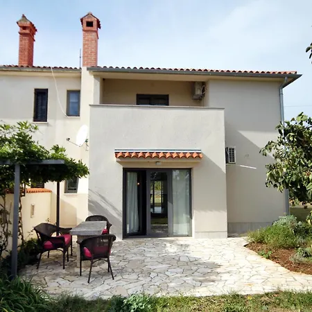 Vakantiehuis Family Friendly House With A Swimming Pool Pavicini, Marcana - 7312 Krnica